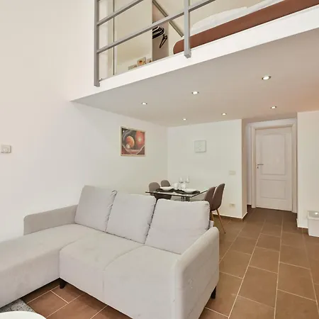 Danube Dwelling Akacfa 41 Budapest