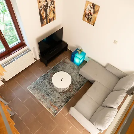 Apartment Danube Dwelling Akacfa 41 *